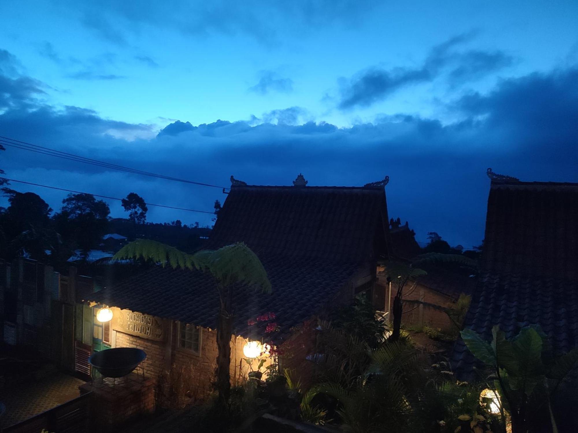 Lodge Beratan In Kawinaya Gitgit